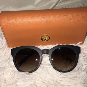 Tory Burch chic sunnies